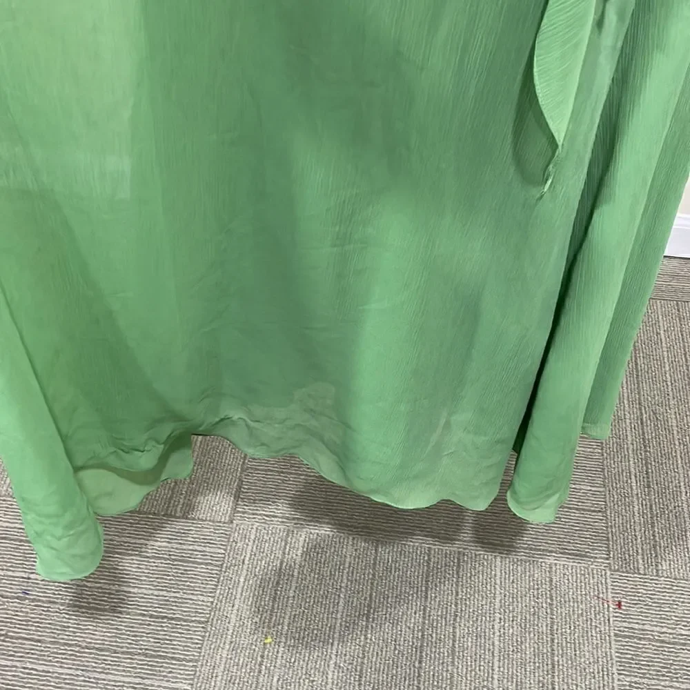 NWOT David’s Bridal semi formal halter green dress. Size 10.  (M).